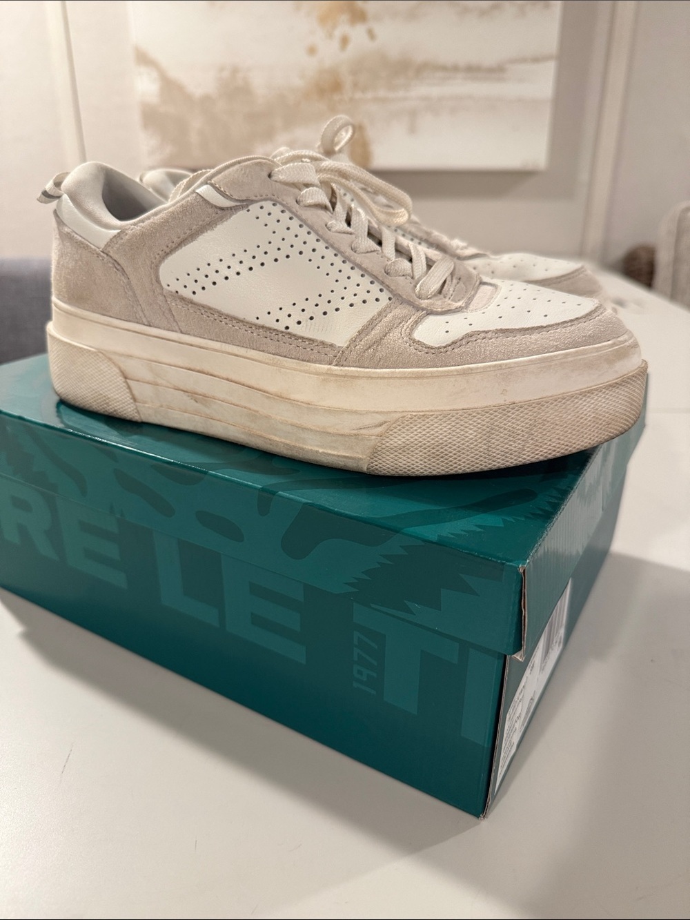 Le Tigre - TW Midtown Lo Cream & White Platform Sneakers Size 8